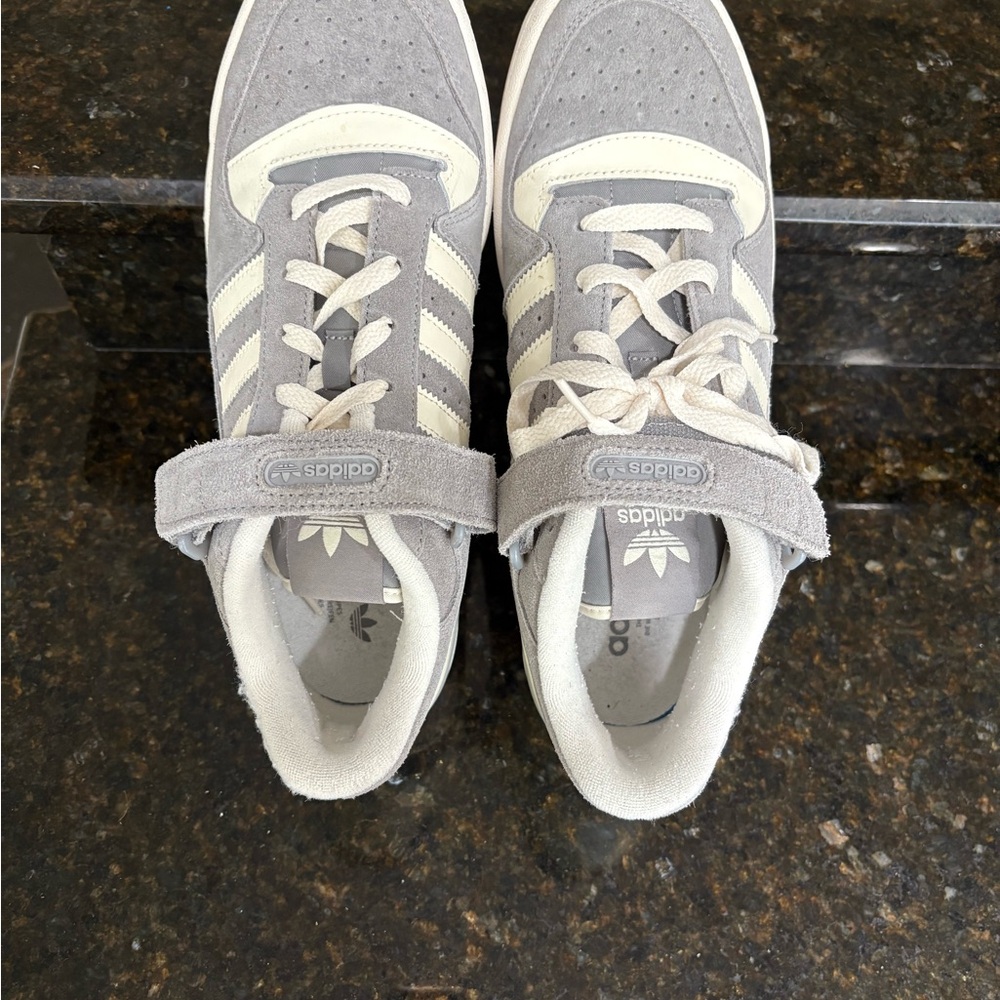 Adidas men’s low forum cream/grey/gum bottom
Size 10.5 Lace-Up Sneakers - Picture 5 of 9
